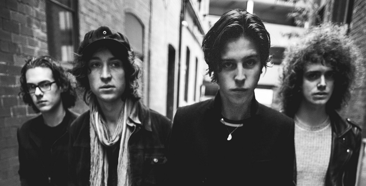 Catfish and The Bottlemen foto banda em preto e branco