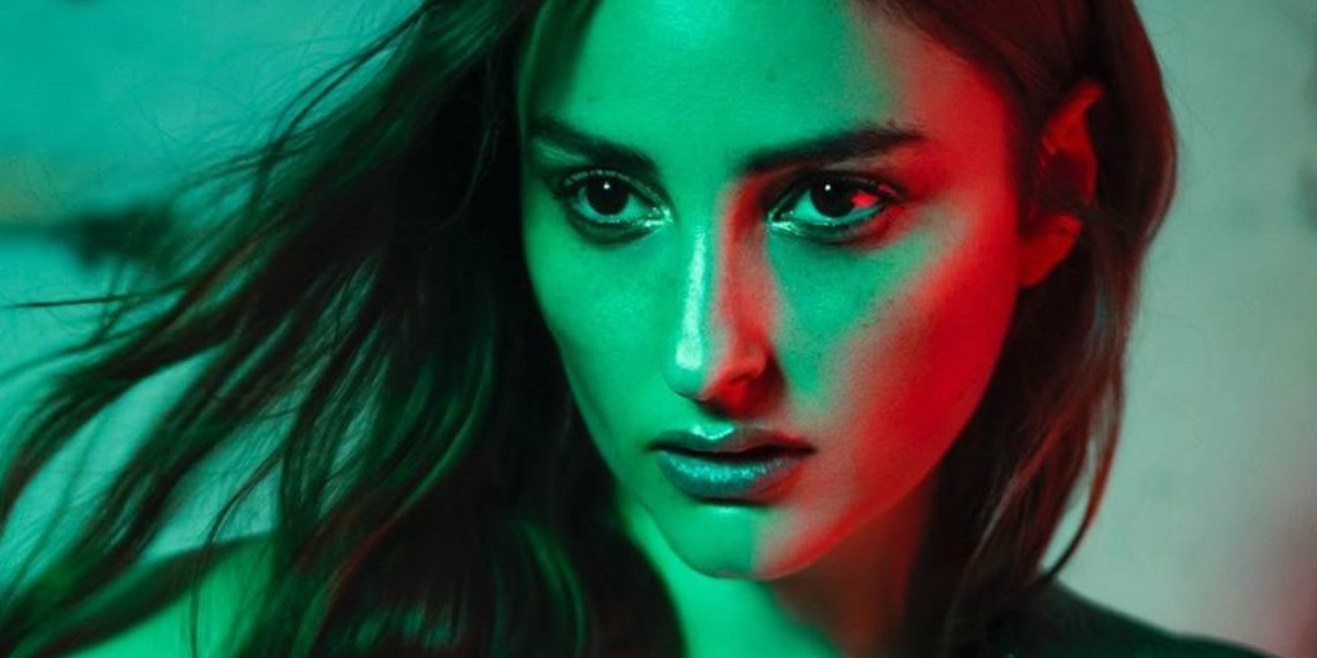 Cantora Banks para a divulgação da sua música Gimme