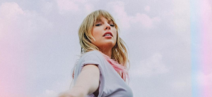 taylor swift foto divulgacao single me ceu azul ao fundo