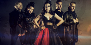 Banda Evanescence com trajes pretos. Amy Lee está com um vestido preto e vermelho