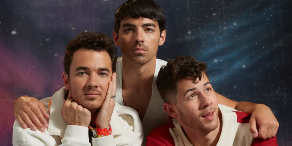 Jonas Brothers em ensaio com tema anos 80 para a Paper Magazine