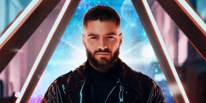 Maluma na capa do seu novo álbum 11:11