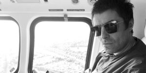Liam Gallagher em avião
