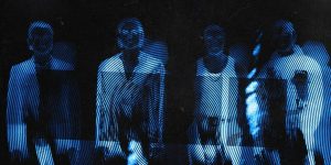 live de "Easier", por 5 Seconds Of Summer