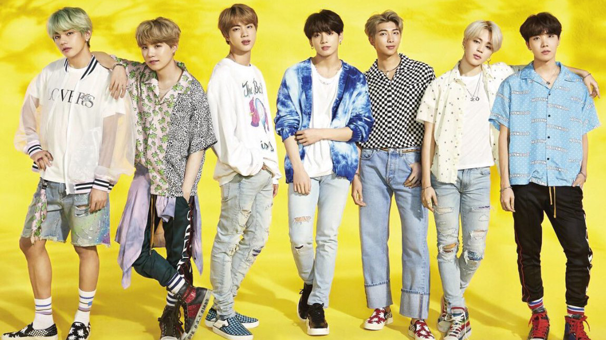 Grupo sul-coreano BTS para divulgar o single "Lights/Boy With Luv"