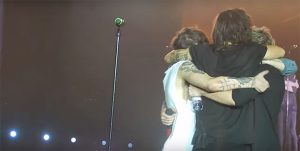 Abraço de despedida no último show da One Direction