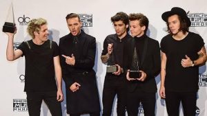 One Direction recebendo prêmios.