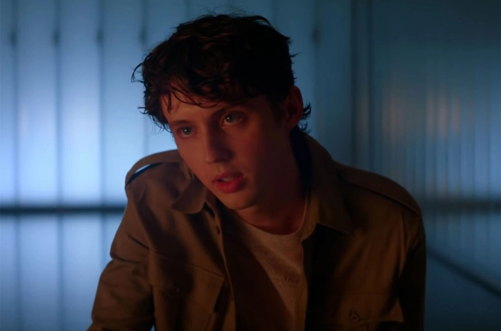 Easy - Troye Sivan