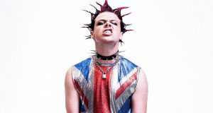 Yungblud lança nova música, "Strawberry Lipstick"