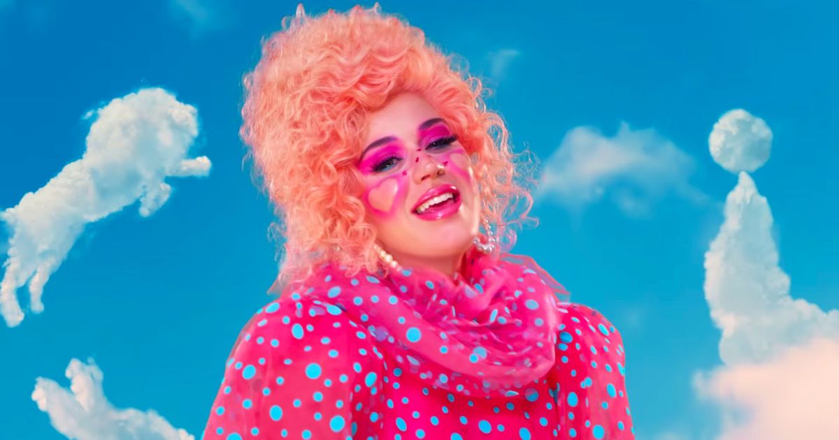 Katy Perry lança clipe de "Smile"