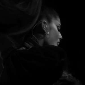 ariana grande documentário