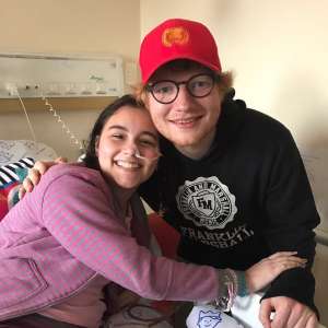 ed sheeran visita fã em hospital
