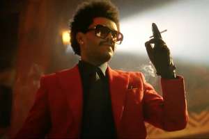 the weeknd no clipe de blinding lights