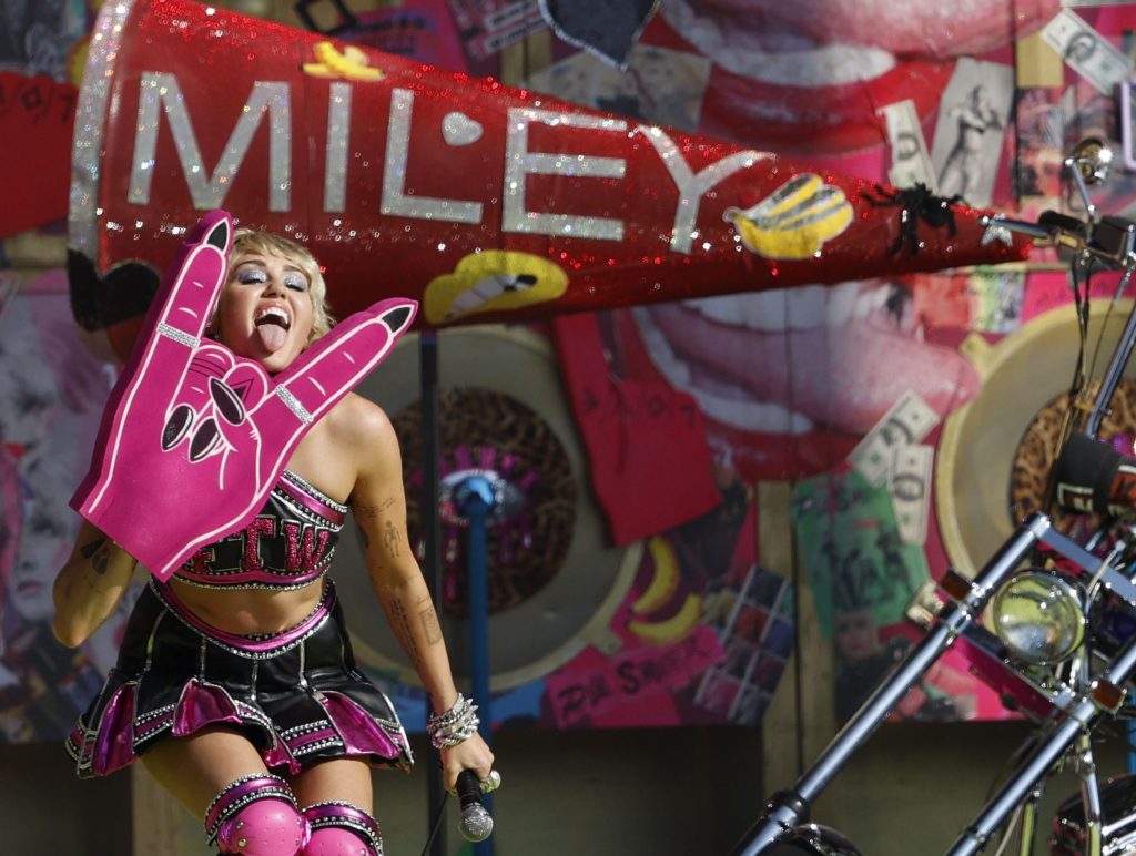 miley cyrus no super bowl lv