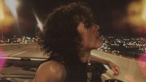 A foto destaca a entrevista concedida pelo cantor Conan Gray ao Tracklist. Com o corpo para fora de um teto solar de um carro, Conan está com uma camiseta preta, olhando para a direita, com os cabelos despenteados, a boca aberta e os olhos fechados, sentindo o vento que bate em seu rosto. Ao fundo é possível ver luzes de casas.
