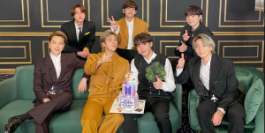bts em uma entrevista pós-grammy 2021