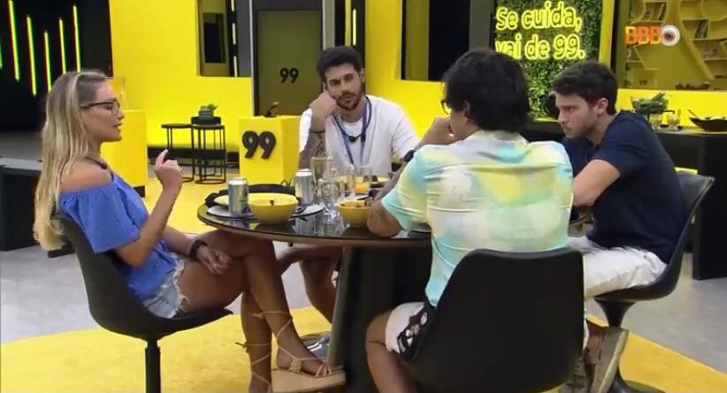Almoço do anjo rende assunto sobre jogo