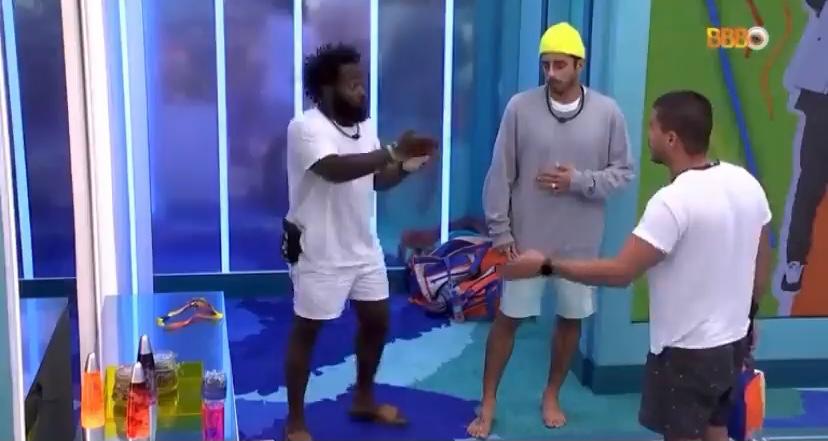 DG e Arthur discutem no quarto do líder Paulo André no BBB 22