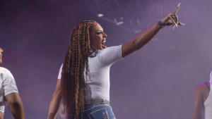 Gloria Groove canta na última noite do Lollapalooza