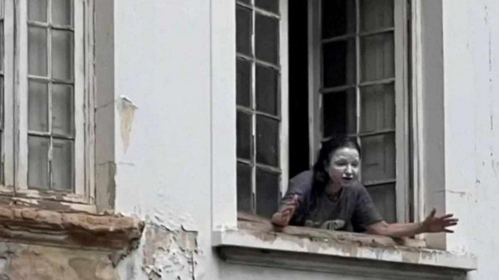 a mulher da casa abandonada