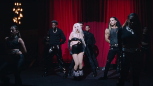 Take de clipe Million Dollar Baby de Ava Max