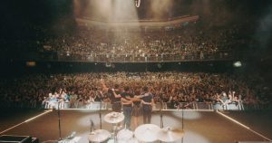 Banda Pitty agradecendo o público na Fundição Progresso
