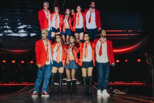 RBD em São Paulo vestidos com o uniforma da novela Rebelde