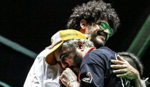 Marcelo D2 e Criolo se abraçam durante show do rapper carioca no Funn Festival | Crédito: Lucas Bolzan/Rock de Brasília