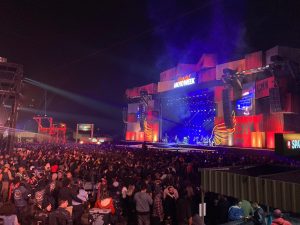 Frente do palco principal do Capital Moto Week 2024