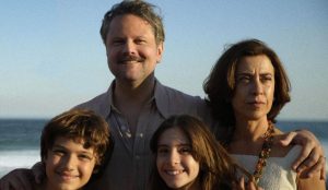 Foto divulgação do filme "Ainda Estou Aqui", com Fernanda Torres e Selton Mello