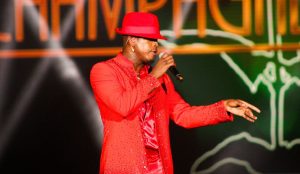Ne-Yo durante apresentação no Rock in Rio 2024
