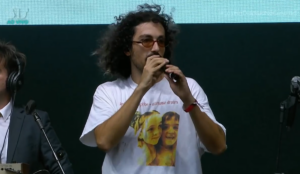 Durante a apresentação, o Jovem Dionísio entregou um setlist que passeou por diferentes fases da carreira