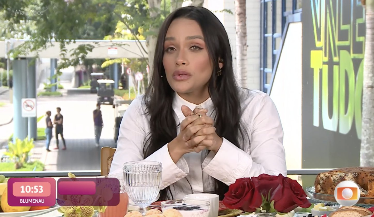 Eva participa do "Mais Você"