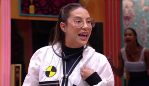Renata retorna a casa do BBB 25