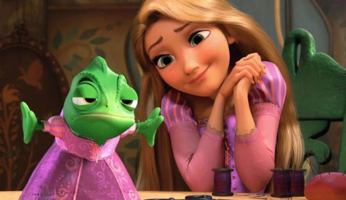live-action de enrolados é suspenso pela disney princesa loira ao lado de um sapo com vestido