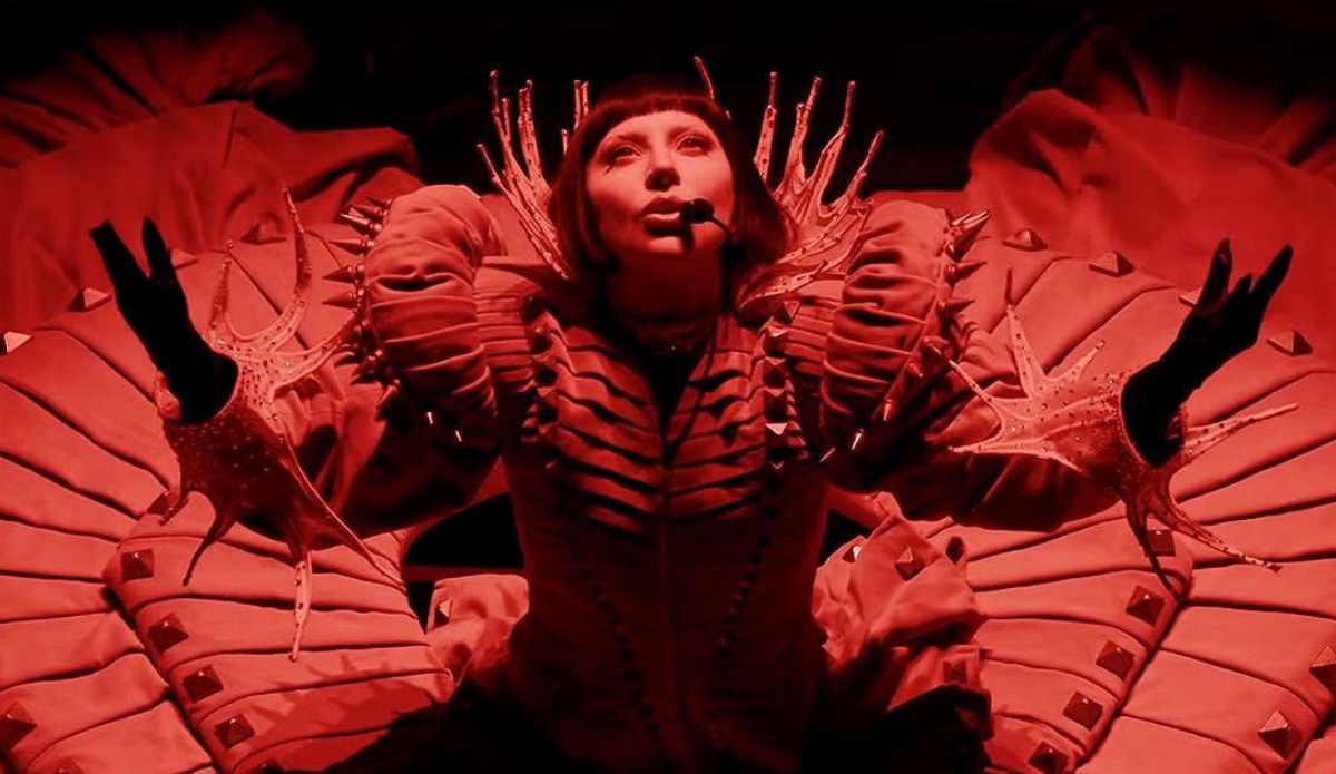 lady gaga em show da era mayhem