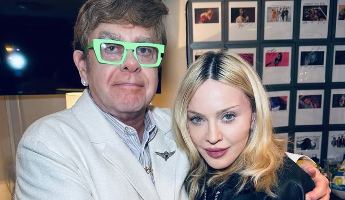 madonna e elton john abraçados