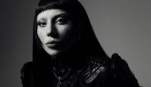 lady gaga em photoshoot para o álbum "mayhem"