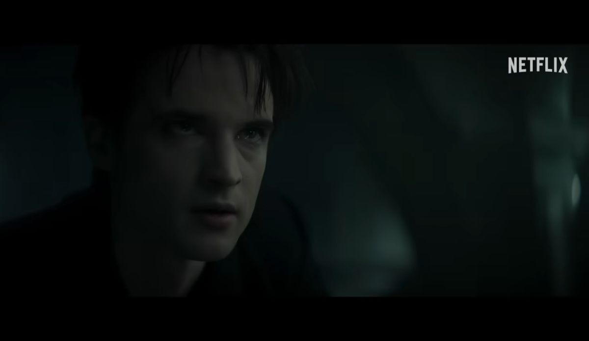 Morpheus (Tom Sturridge) em cena sombria do novo trailer da 2ª temporada de Sandman, da Netflix.