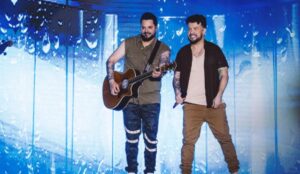 Diego e Victor Hugo durante show.