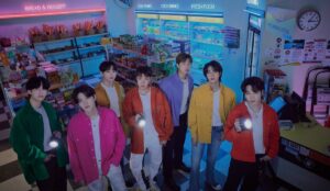 foto promocional de "permission to dance on stage - live", primeiro álbum ao vivo do bts