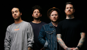 Foto com os integrantes da banda Fall Out Boy