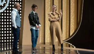 Paola Carosella ao lado de Helena Rizzo e Henrique Fogaça no episódio do MasterChef Brasil 2025 em que retorna como jurada convidada.