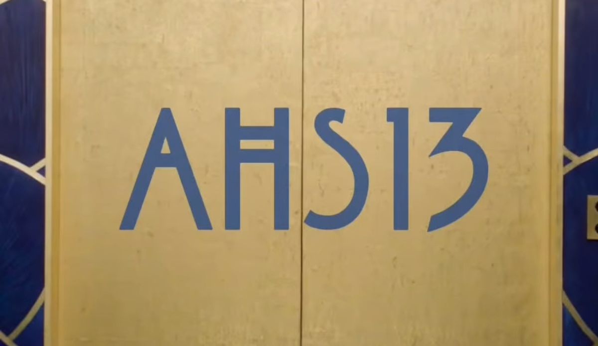 Logo da 13ª temporada de American Horror Story (AHS13), divulgado por Ryan Murphy nas redes sociais para anunciar o elenco que inclui Ariana Grande.