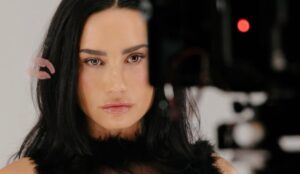 demi lovato kiss