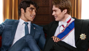 Taylor Zakhar Perez e Nicholas Galitzine retornam aos papéis principais na sequência de "Vermelho, Branco e Sangue Azul"