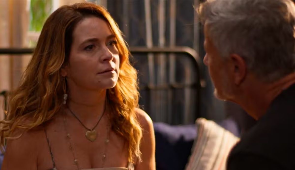 Filipa (Cláudia Abreu) encara Jaques (Marcello Novaes) em cena tensa de “Dona de Mim”, exibindo preocupação enquanto confronta o vilão dentro de casa; veja o resumo da semana (24 a 29 de novembro)