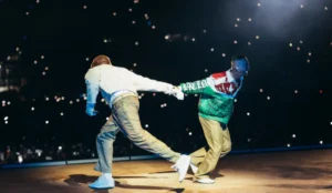 Bad Bunny e J Balvin durante show no México