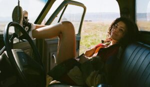 Zendaya no pôster da 3ª temporada de "Euphoria"
