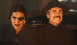 Sandra (Flávia Alessandra) e Ernesto (Eriberto Leão) juntos em cena de Êta Mundo Melhor durante a semana de 22 a 27 de dezembro; veja o resumo